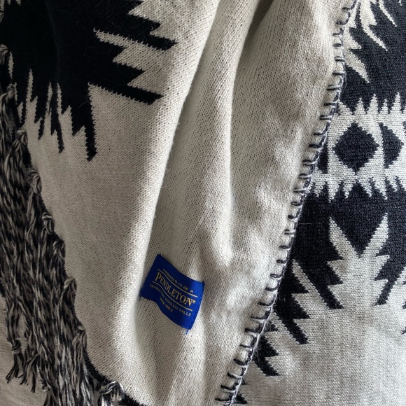 Pendleton Spider Rock Fringe Shawl / Cape - Picture 8 of 8